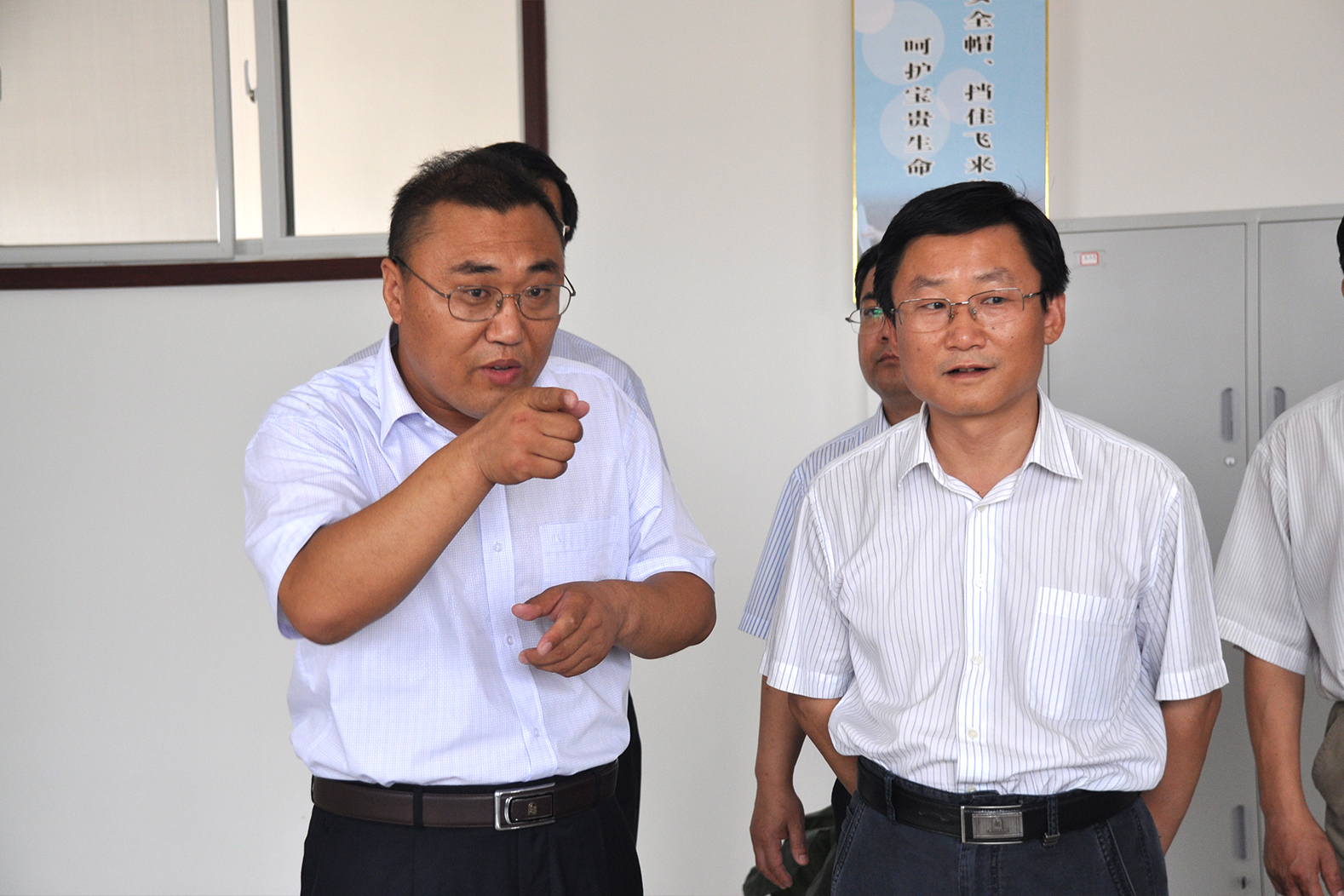 5、原廣饒縣委書記現(xiàn)東營(yíng)市政法委書記田和友到公司視察指導(dǎo).jpg