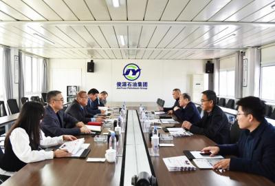 農(nóng)高區(qū)黨工委委員、管委會(huì)副主任曹永湖到俊源石油走訪(fǎng)